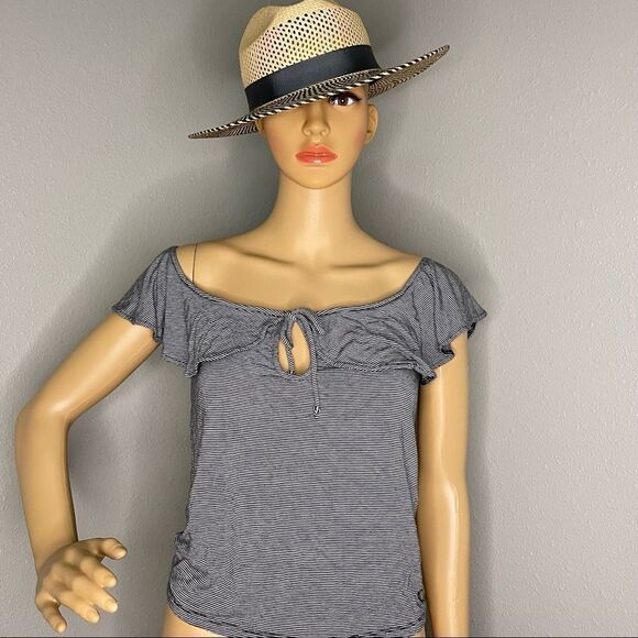 Guess Sandrine Off Shoulder Black and White Striped Ruffled Keyhole Blouse Sz S - Picture 3 of 13